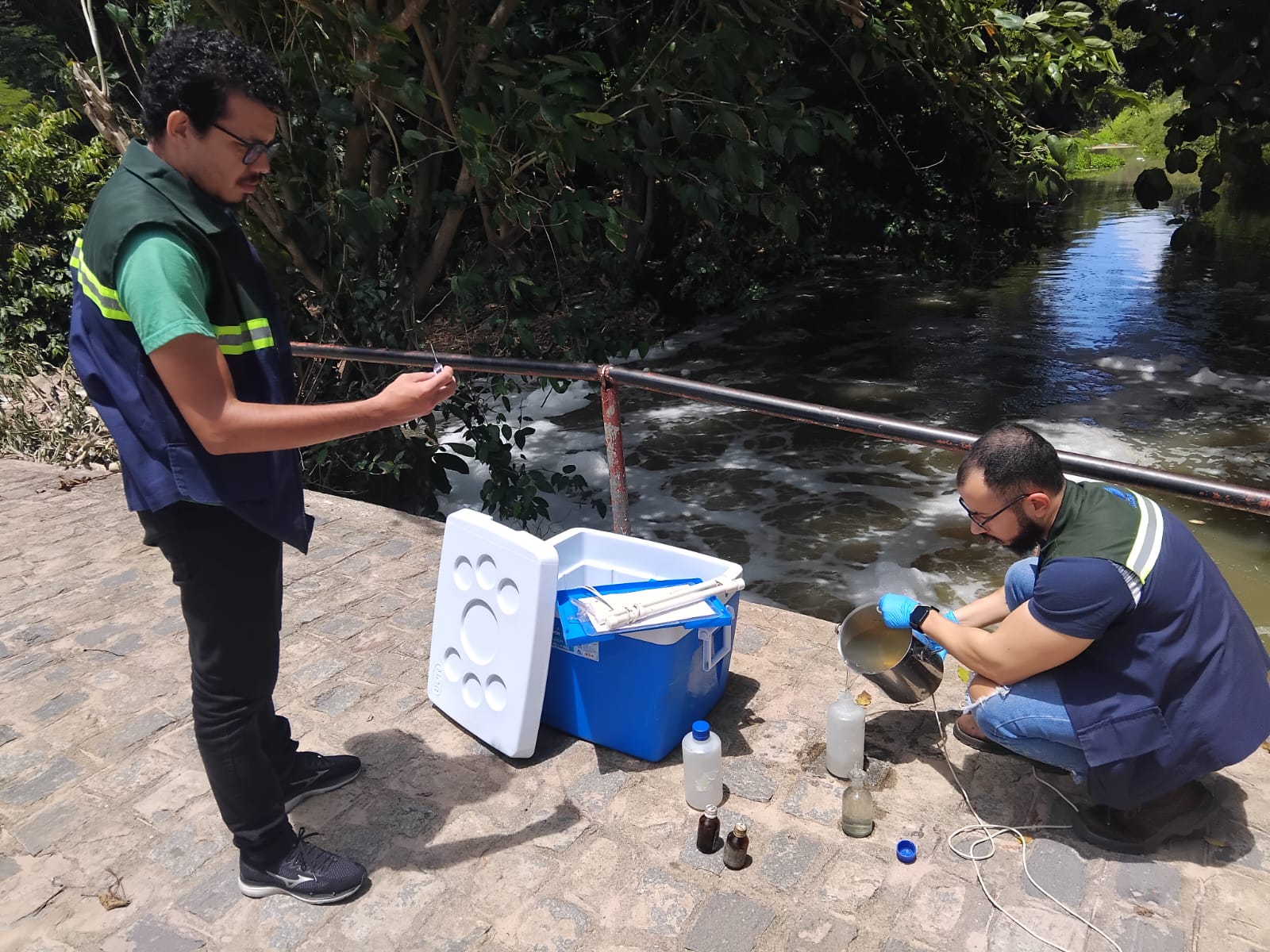 Sudema realizou coleta da água, para analisá-la. (foto: divulgação/HIV)