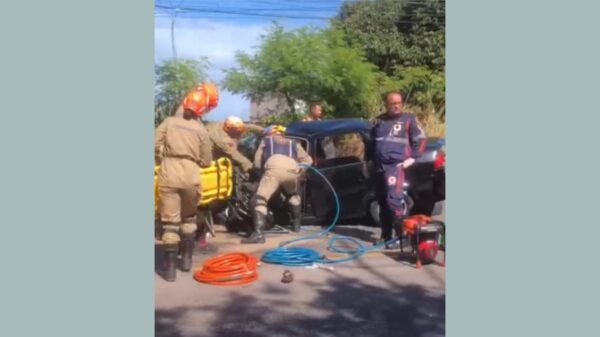 Acidente grave entre dois veículos deixa seis feridos e bloqueia trânsito da ladeira do Cuiá, em João Pessoa Acidente grave entre dois veículos deixa seis feridos e bloqueia trânsito da ladeira do Cuiá, em João Pessoa