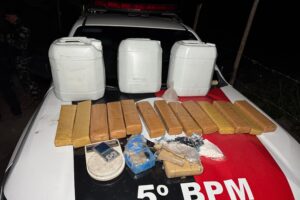 Polícia localiza 16 quilos de drogas escondidos em mata no bairro de Mangabeira