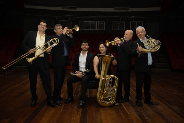 Com mais de 45 anos de trajetória, o Sexteto Brassil reafirma sua identidade artística