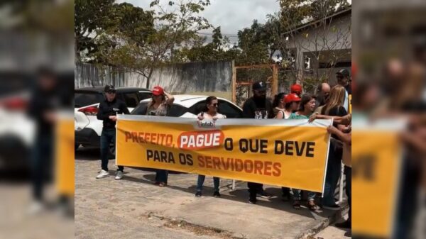 Servidores da Saúde cobram salários atrasados e melhores condições de trabalho ao prefeito Bruno Cunha Lima