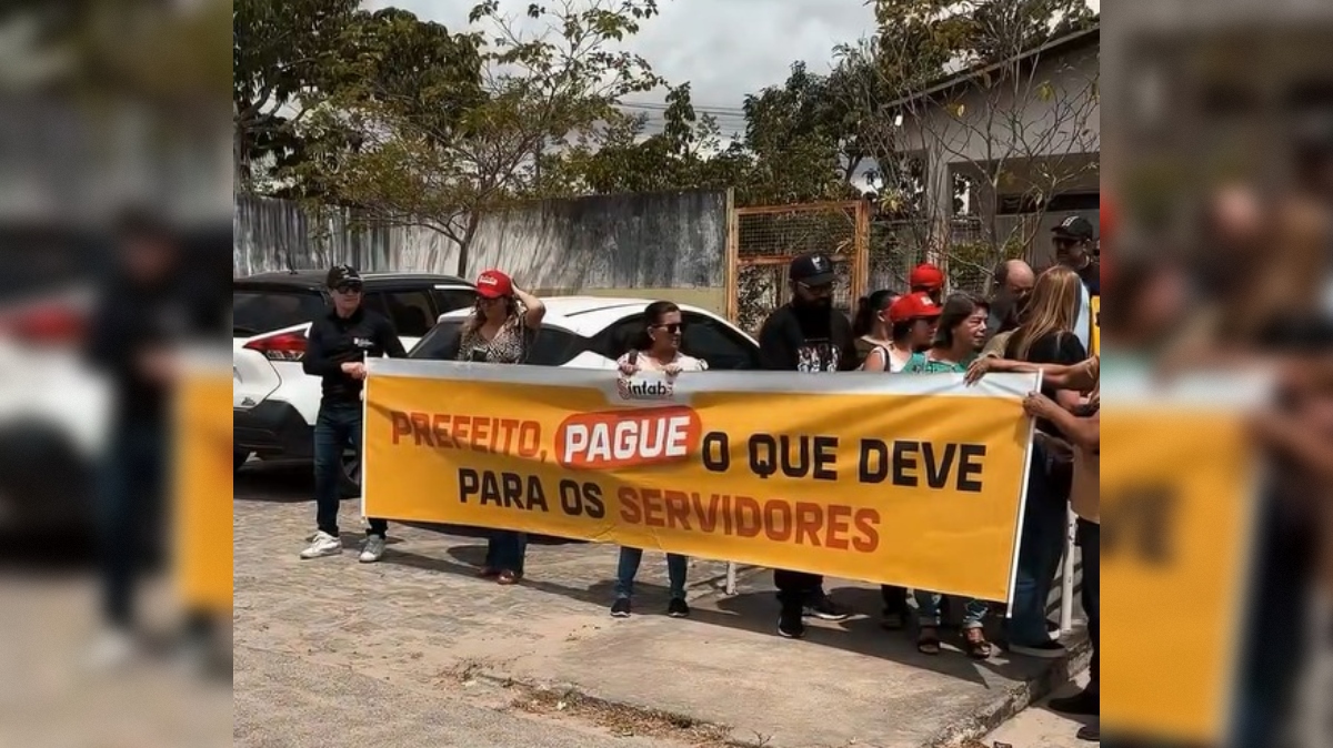 Servidores da Saúde cobram salários atrasados e melhores condições de trabalho ao prefeito Bruno Cunha Lima