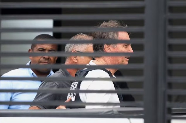 Bolsonaro cumpre prazo sem visitas e defesa pede retomada ao STF