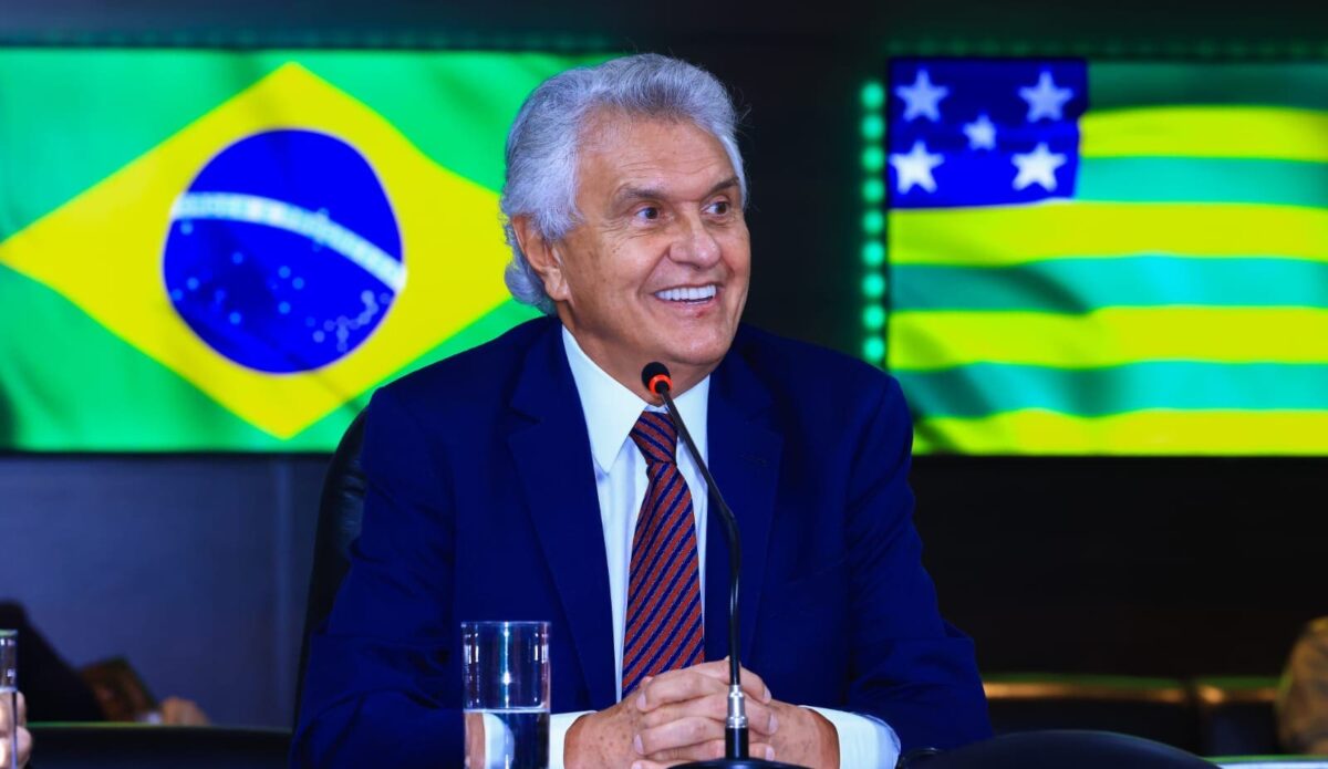 Ronaldo Caiado decide apoiar Flávio Bolsonaro no 2º turno