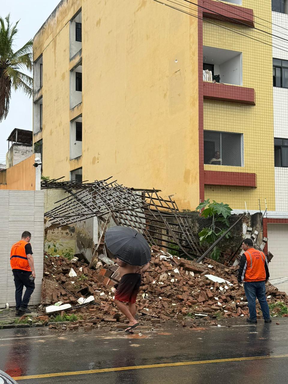 Campina Grande registra desabamento de imóvel, alagamentos e risco de deslizamentos devido às chuvas