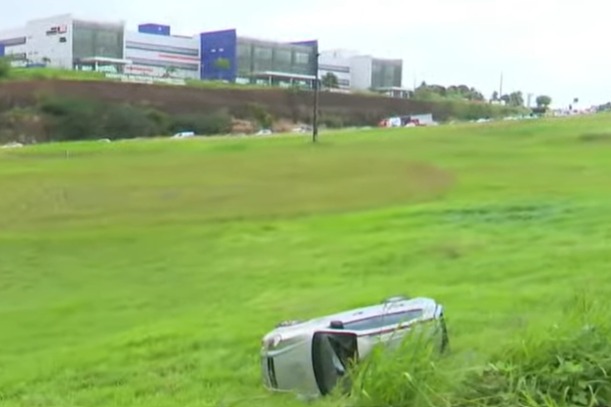 Motorista fica ferido após capotamento de carro na BR-230 próximo ao Metropolitano