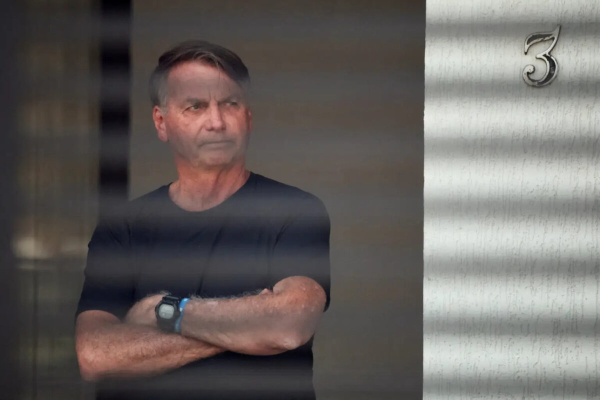 Jair Bolsonaro pede visita do filho Flávio Bolsonaro a Moraes
