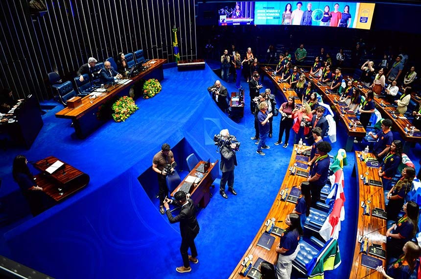Estudante da Paraíba recebe diplomação Jovem Senador 2026, em Brasília | ClickPB