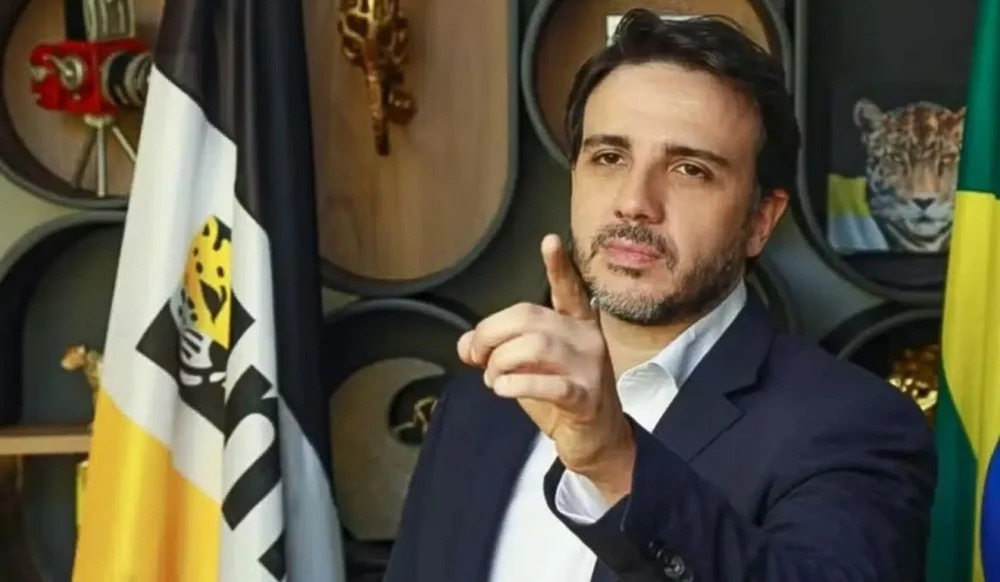 Candidato à Presidência da República, Renan Santos grava vídeos e concede entrevistas em João Pessoa nesta quarta-feira