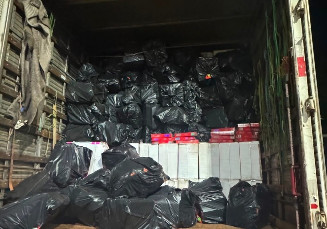 PRF apreende mais de 25 mil pacotes de cigarros contrabandeados na BR-230, em Gurinhém
