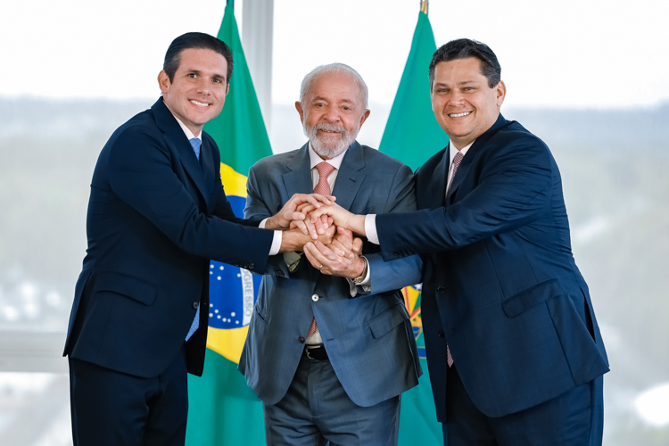 Lula reúne Hugo Motta e Alcolumbre em almoço e negocia MP das Blusinhas e fim de 6x1