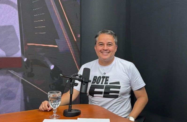 Efraim Filho mantém voto a favor do fim da Escala 6X1 e avalia nova posição de Flávio Bolsonaro: "muito boa"