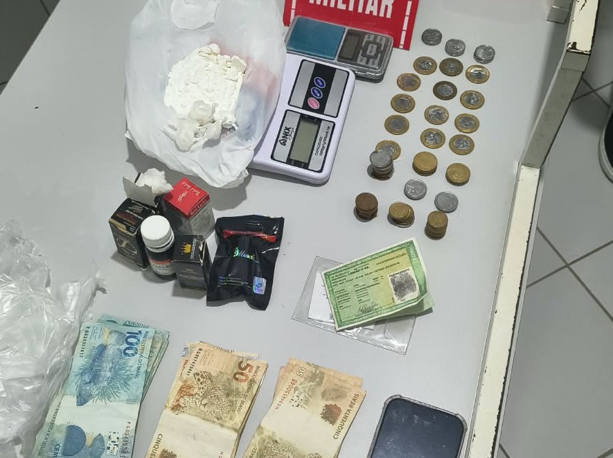 Polícia apreende anabolizantes e drogas durante abordagem em São Bento