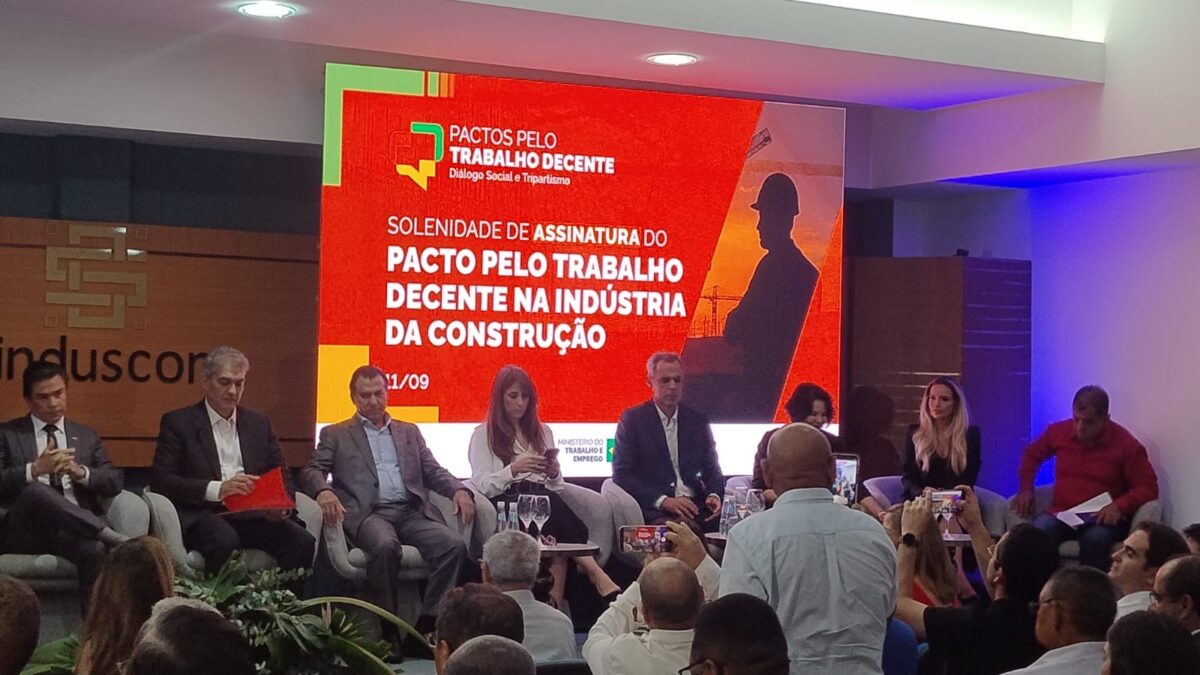 Ministro assina pacto pelo trabalho seguro em João Pessoa e garante fim da escala 6x1: "bom para todos"