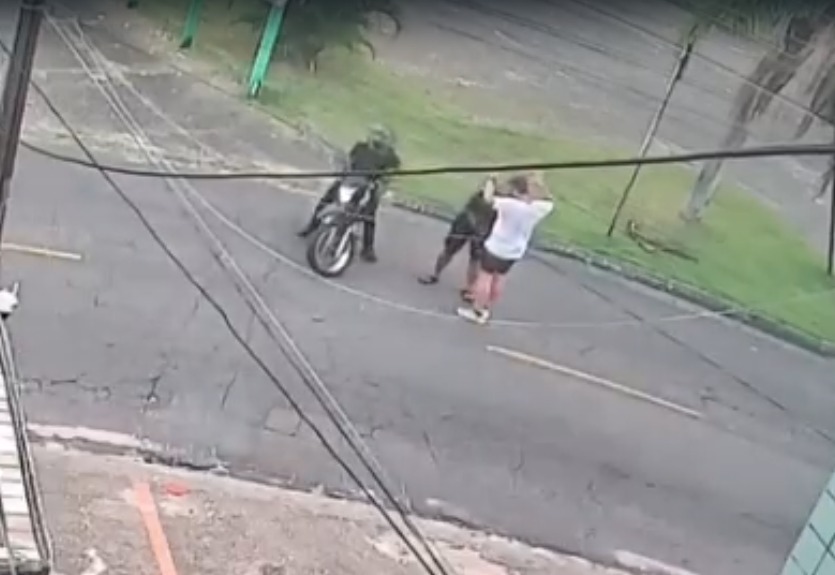 Câmera flagra assalto no Bairro dos Estados e reação de policial que matou criminoso