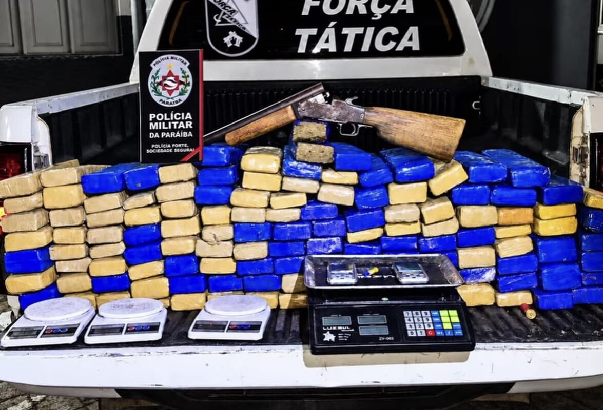 Polícia apreende 145 tabletes de maconha e arma durante operação em Campina Grande