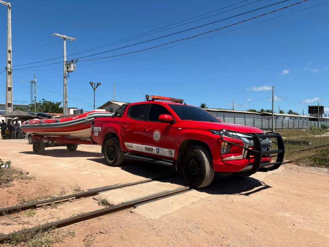 Bombeiros buscam desaparecido em desabamento da Ponte do Futuro; dois foram resgatados
