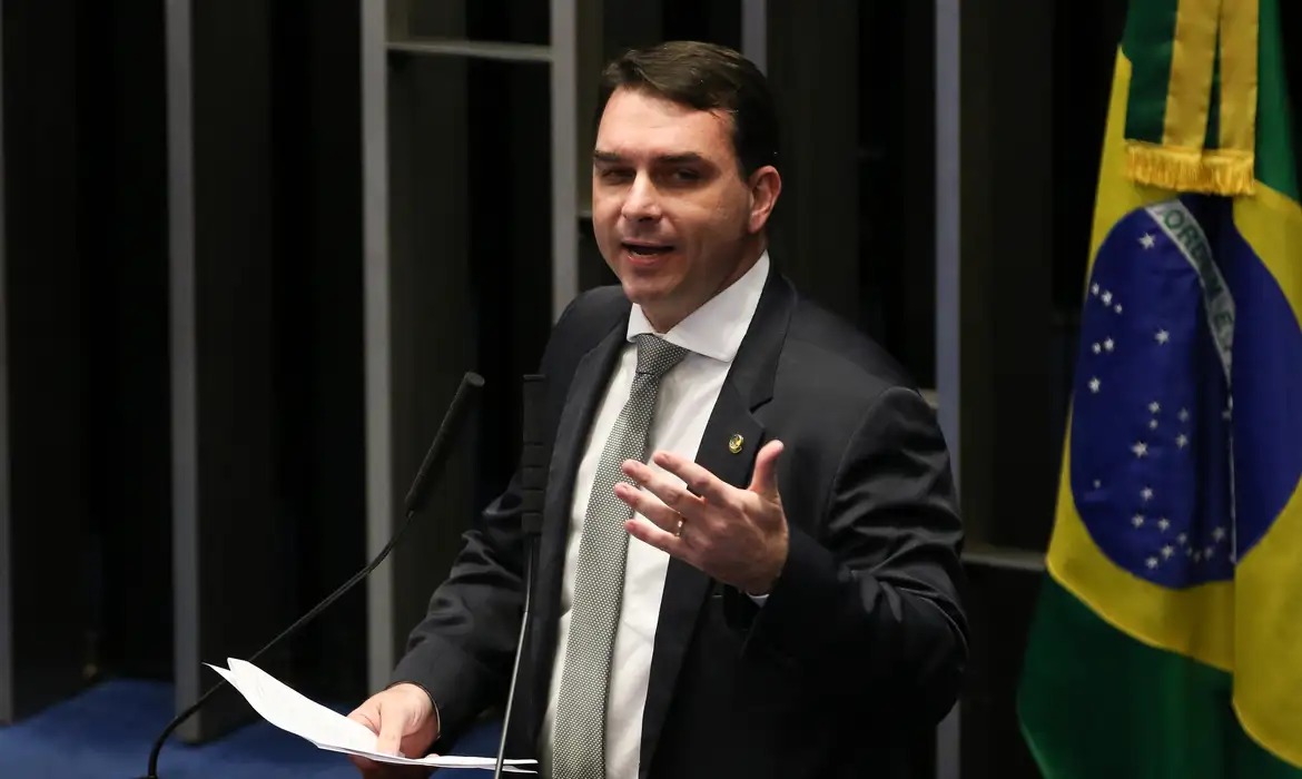 CNBB nega envolvimento em polêmica sobre santa católica, após fala de Flávio Bolsonaro