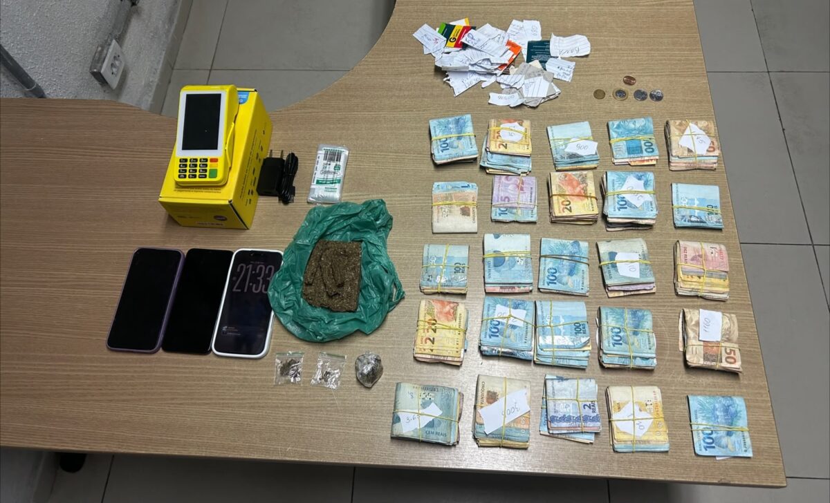 Homem é preso com mais de R$ 48 mil em espécie e porções de maconha no Bairro dos Novais