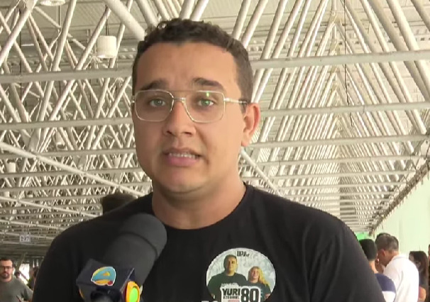 Yuri Ezequiel vota no Espaço cultural e acredita em uma surpresa no resultado das urnas