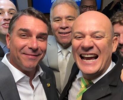 Flávio Bolsonaro fará caravana pela Paraíba e Cabo Gilberto aposta superar "1 milhão de votos": "Jair me pediu"