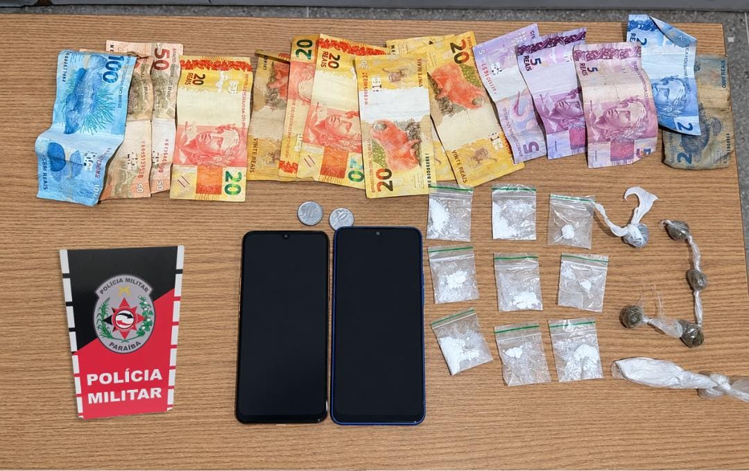 Dupla é presa com drogas e dinheiro em casa abandonada em Campina Grande