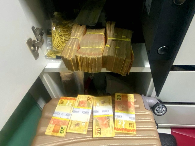 PF cumpre mandados em Campina Grande durante operação que apura desvio milionário em recursos da saúde do Ceará