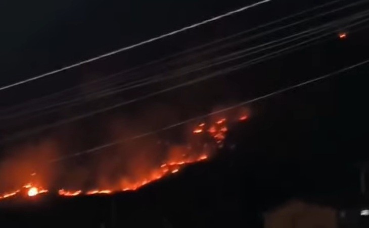 Corpo de Bombeiros da Paraíba mobiliza força-tarefa para combater grande incêndio florestal na serra de Lagoa