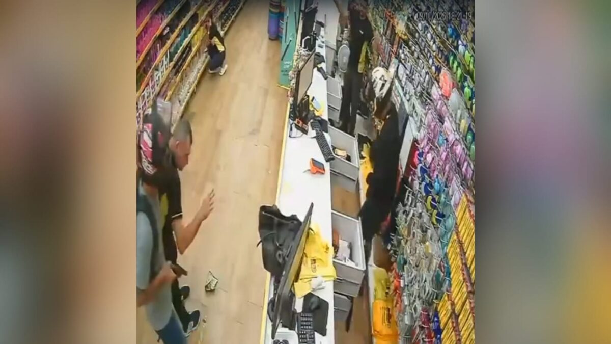 Bandidos agridem funcionários durante assalto a loja na General Osório, em João Pessoa