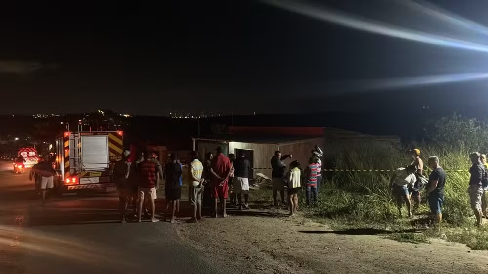 Criança de 10 anos é arremessada de moto e cai em telhado durante acidente em Massaranduba