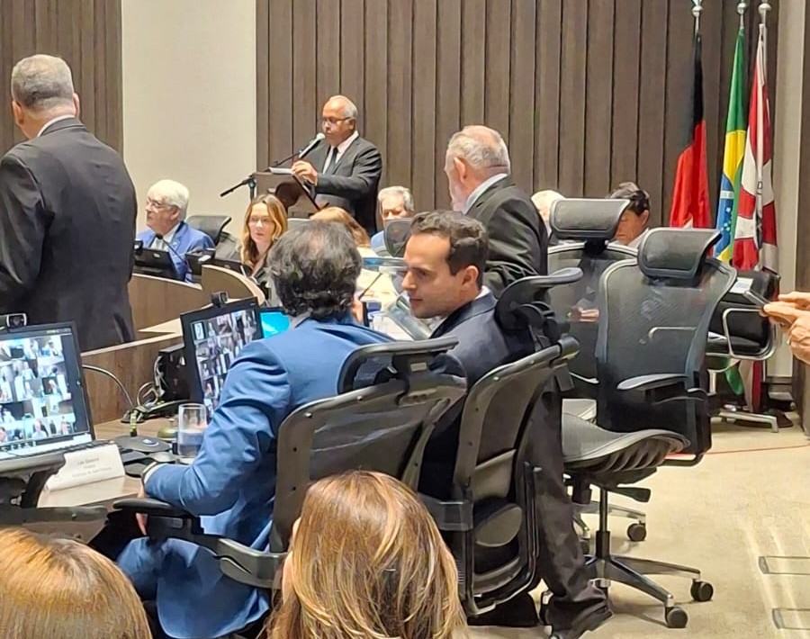 Em Sessão Solene no TJ, Léo Bezerra parabeniza Lucas Ribeiro e diz que Prefeitura precisa muito do Governo do Estado