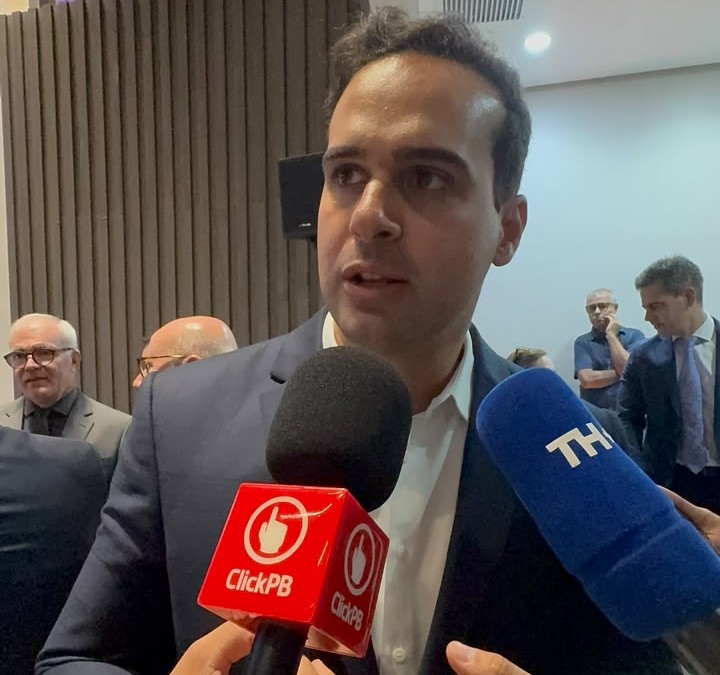 Lucas Ribeiro diz ao prefeito Leo bezerra que está "à disposição para trabalhar por João Pessoa"