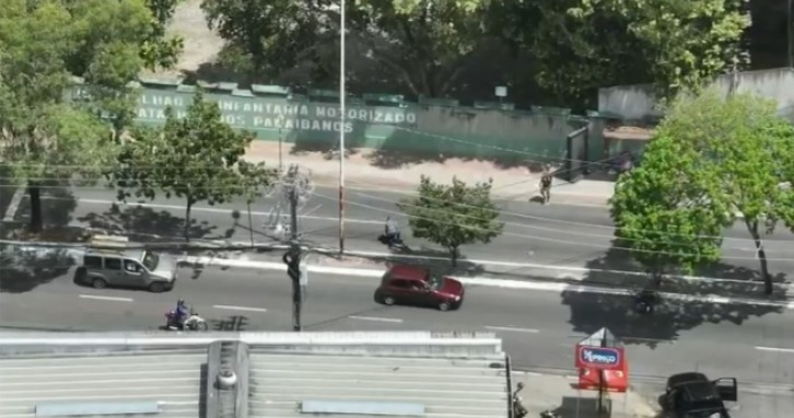 Após tentar fugir de abordagem, motoboy suspeito de delivery de drogas é atropelado e preso em João Pessoa