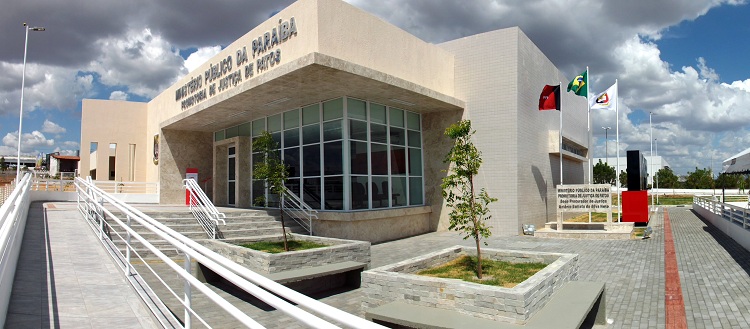 MPPB ajuíza ação contra prefeito e ex-secretária de Condado que cursava Medicina em tempo integral