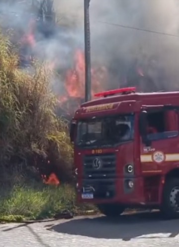 Incêndio atinge mata nas proximidades do Hospital Metropolitano, em Santa Rita