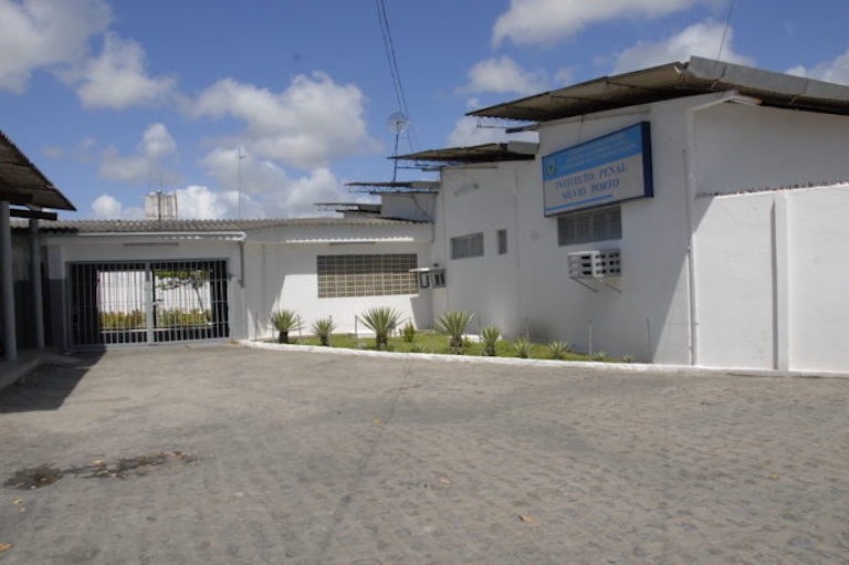 Detento é ferido com 'faca artesanal' em briga no Presídio Silvio Porto e internado em hospital