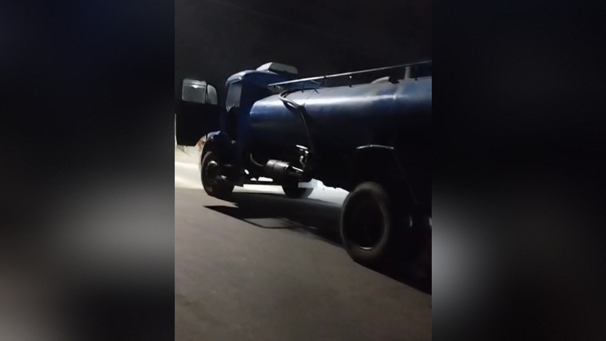 Dois homens ficam gravemente feridos em acidente entre moto e caminhão na PB-103, em Bananeiras