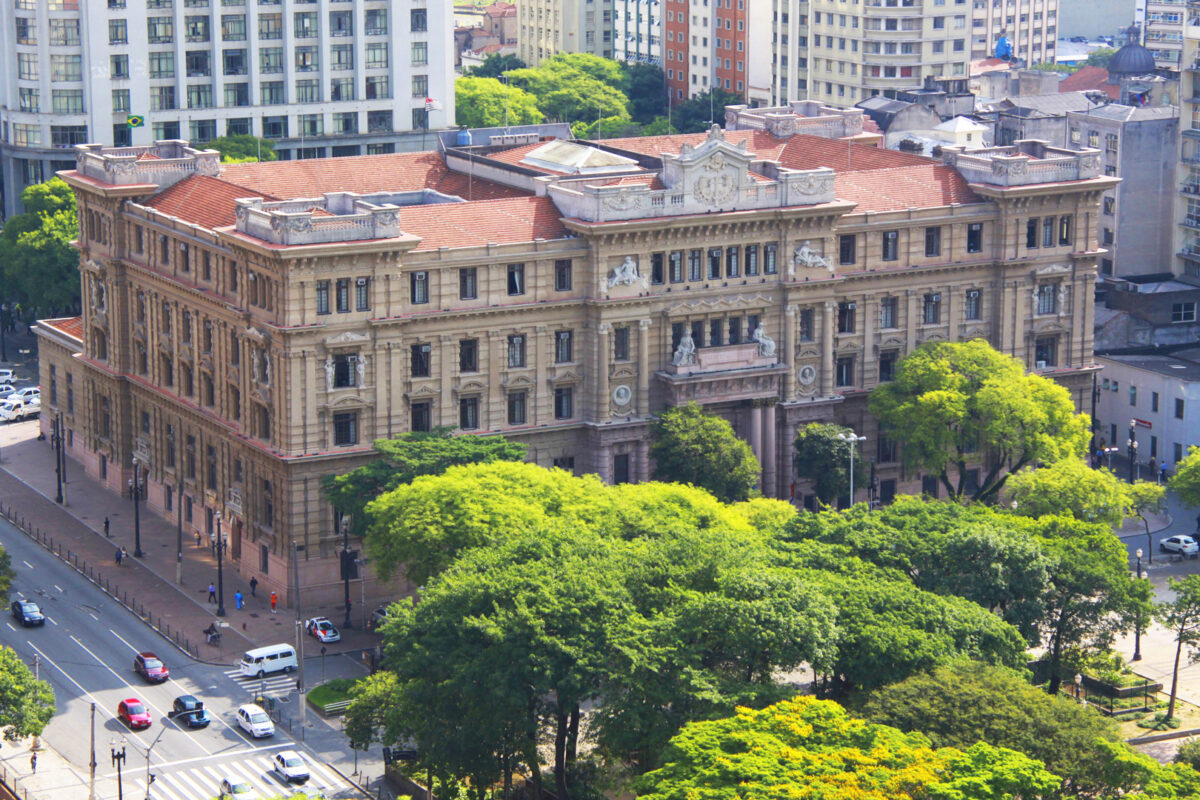 TJSP publica editais de concurso com mais de 130 vagas e salários iniciais de R$ 9,8 mil