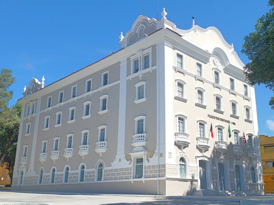 Governador Lucas Ribeiro transfere ponto facultativo do Dia do Servidor na Paraíba e antecipa salários