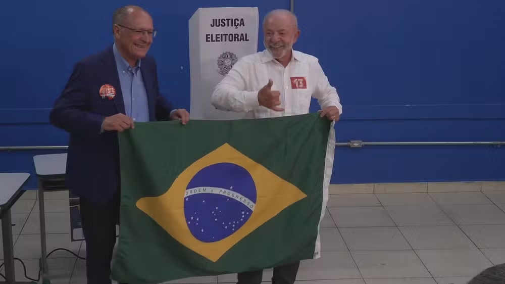 Lula vota em São Bernardo do Campo